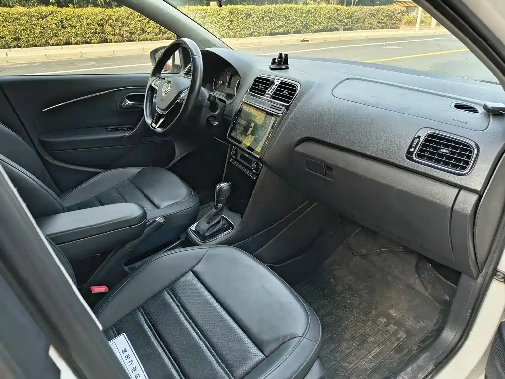 Volkswagen Volkswagen Polo 2016 1.6L Automatic Luxury Edition 2017 - thumbnail 16