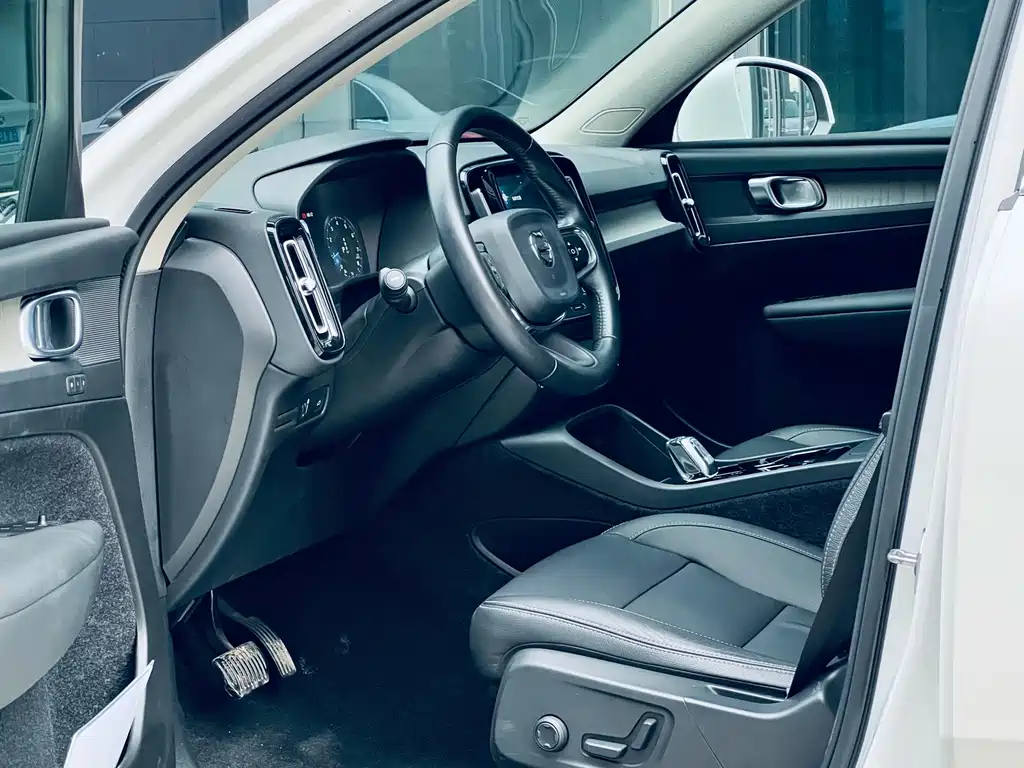 Volvo Volvo XC40 2021 T4 AWD Inscription Luxury 2020 - thumbnail 4