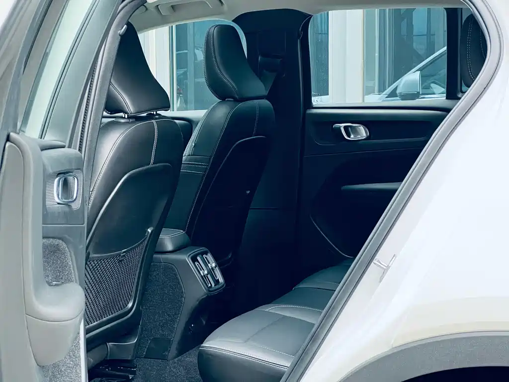 Volvo Volvo XC40 2021 T4 AWD Inscription Luxury 2020 - thumbnail 6