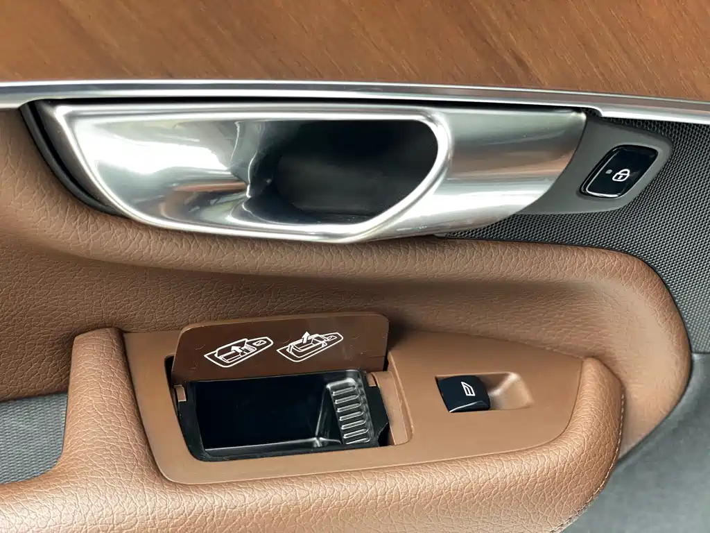 Volvo Volvo XC90 2020 Model Year Facelift T6 Momentum Luxury 7-Seat 2020 - thumbnail 9