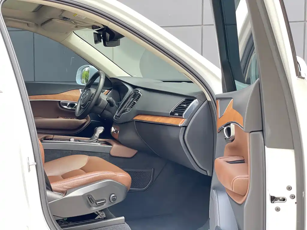 Volvo Volvo XC90 2020 Model Year Facelift T6 Momentum Luxury 7-Seat 2020 - thumbnail 25