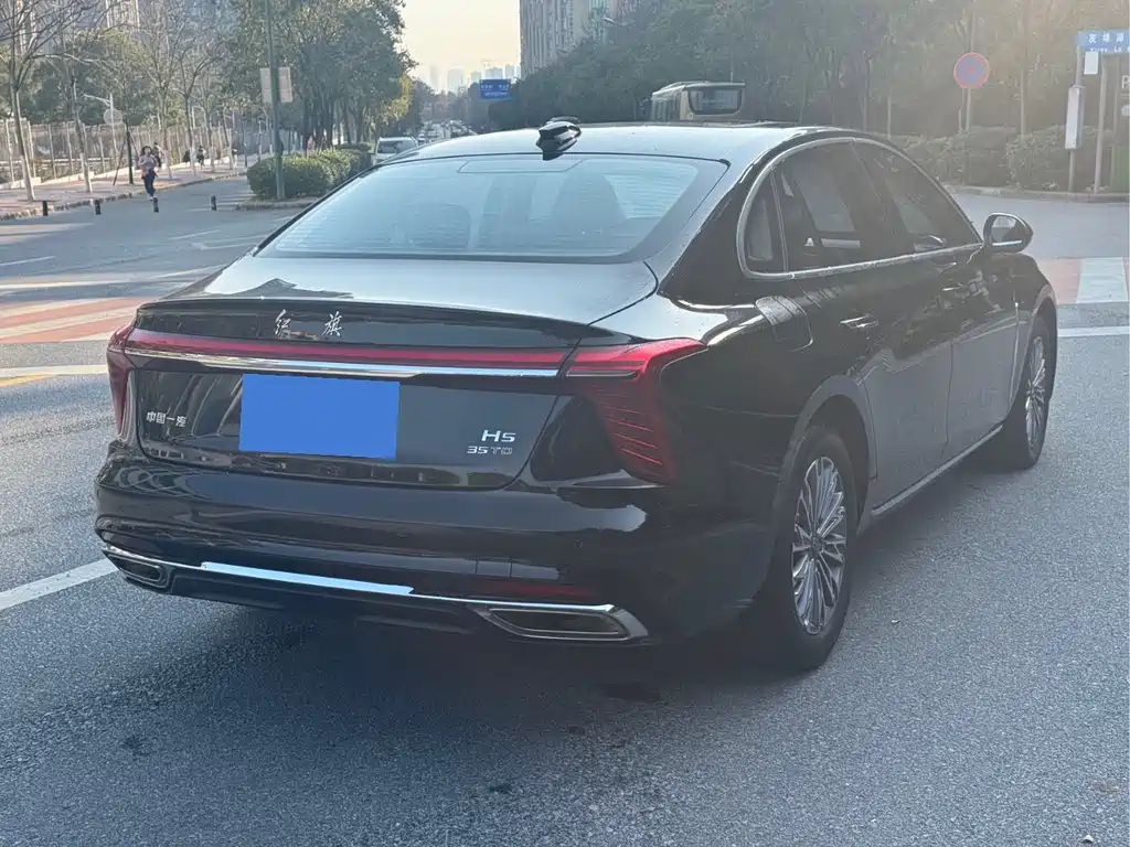 Hongqi Hongqi H5 2023 1.5T DCT SmartLink FlagJoy Edition 2023 - thumbnail 4