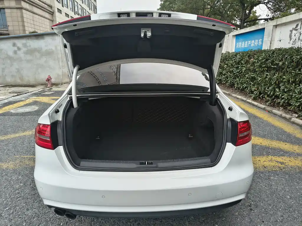 Audi Audi A4L 2015 35 TFSI Automatic Standard Model 2015 - thumbnail 10