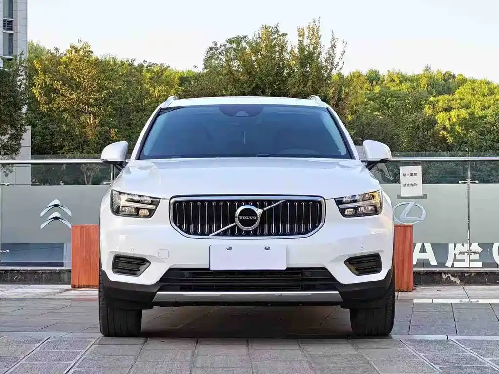 Volvo Volvo XC40 2022 T4 AWD Momentum Luxury Edition 2022 - thumbnail 2