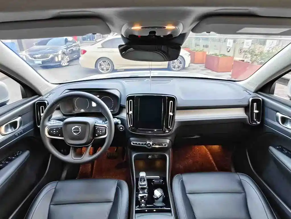 Volvo Volvo XC40 2022 T4 AWD Momentum Luxury Edition 2022 - thumbnail 8