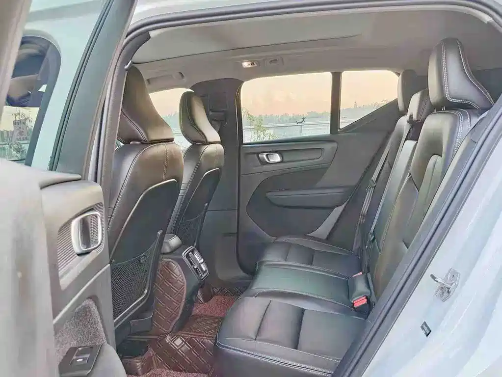 Volvo Volvo XC40 2022 T4 AWD Momentum Luxury Edition 2022 - thumbnail 10