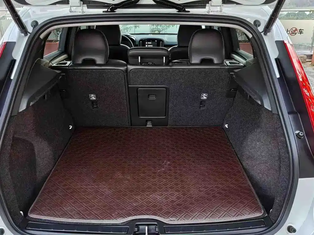 Volvo Volvo XC40 2022 T4 AWD Momentum Luxury Edition 2022 - thumbnail 11