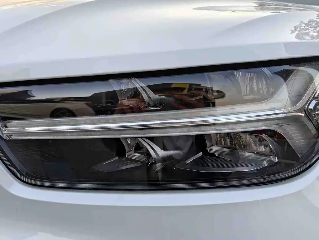 Volvo Volvo XC40 2022 T4 AWD Momentum Luxury Edition 2022 - thumbnail 12