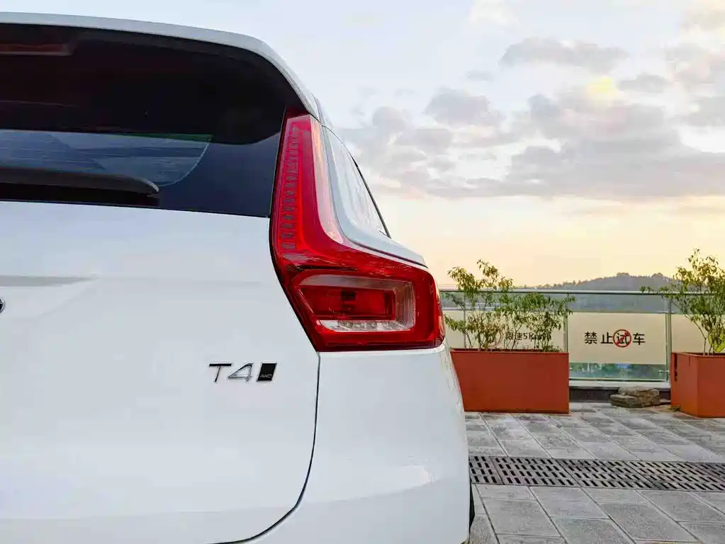 Volvo Volvo XC40 2022 T4 AWD Momentum Luxury Edition 2022 - thumbnail 13