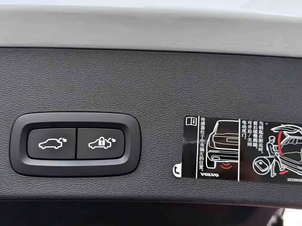 Volvo Volvo XC40 2022 T4 AWD Momentum Luxury Edition 2022 - thumbnail 15