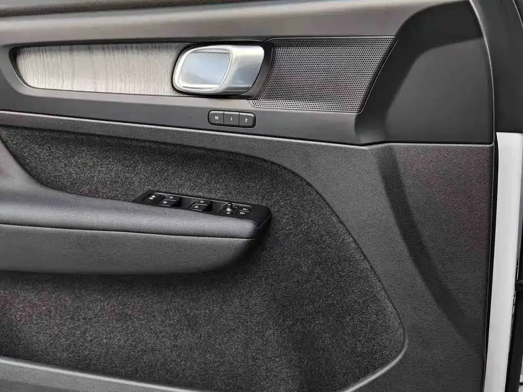 Volvo Volvo XC40 2022 T4 AWD Momentum Luxury Edition 2022 - thumbnail 16