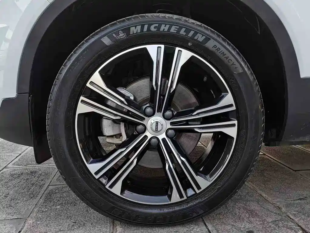 Volvo Volvo XC40 2022 T4 AWD Momentum Luxury Edition 2022 - thumbnail 18