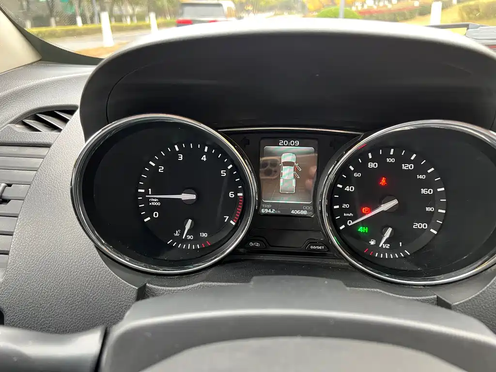 Isuzu TAGA DaKa 2021 1.8T Gasoline Manual 4WD Luxury Long Wheelbase CE18 2022 - thumbnail 10