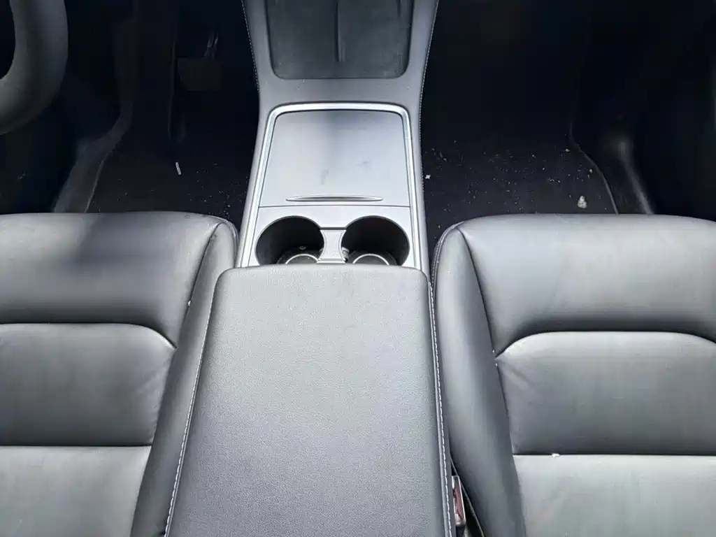 Tesla Model Y 2024 Rear-Wheel Drive Version 2025 - thumbnail 8
