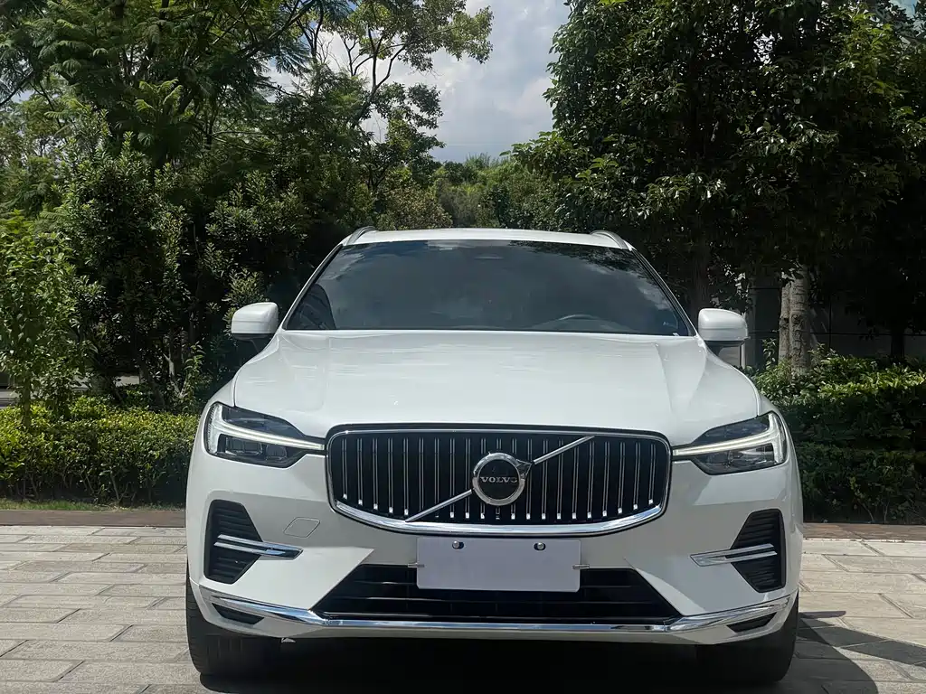 Volvo Volvo XC60 2022 B5 AWD Momentum Luxury Edition 2022 - thumbnail 2