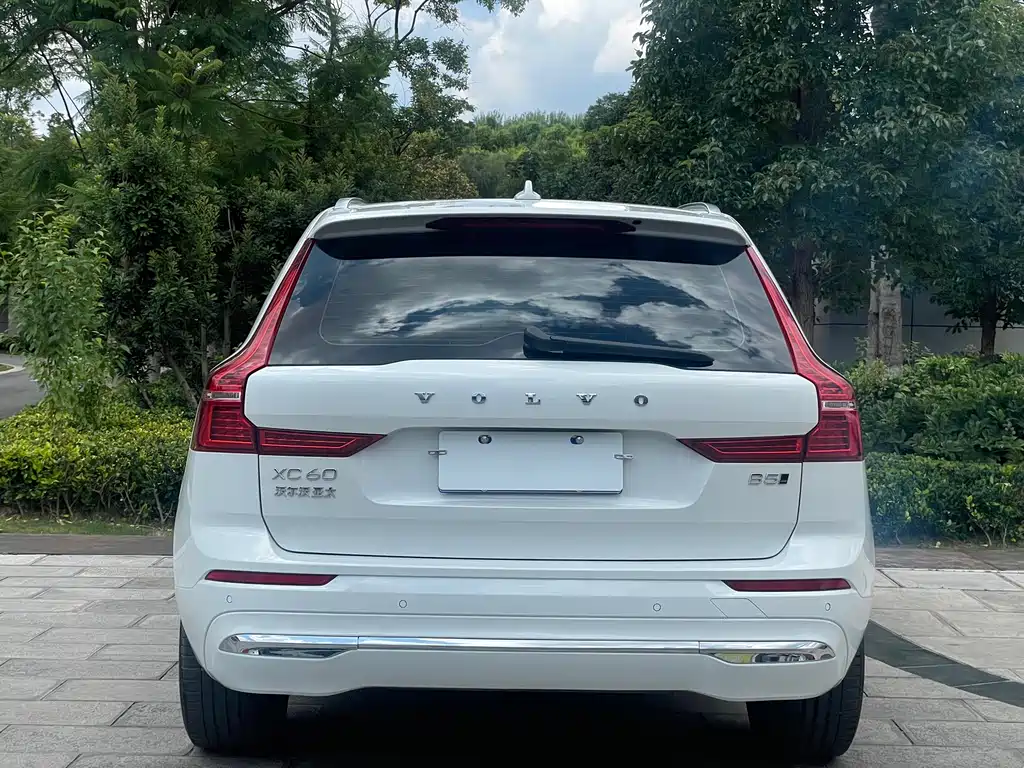 Volvo Volvo XC60 2022 B5 AWD Momentum Luxury Edition 2022 - thumbnail 5