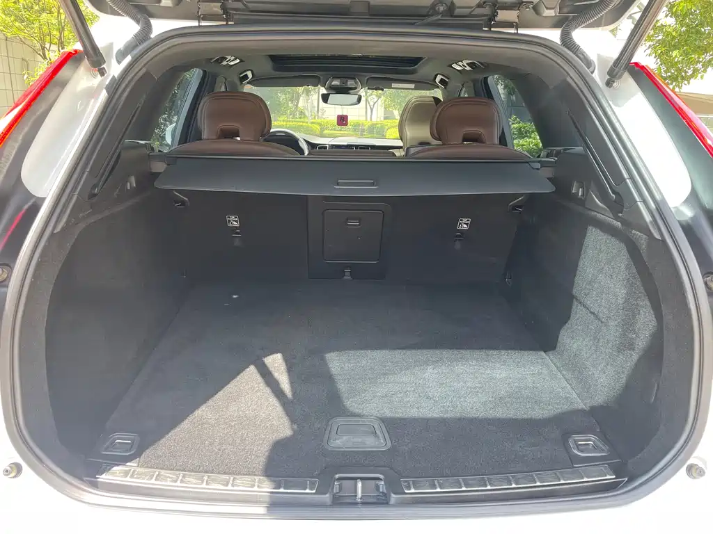 Volvo Volvo XC60 2022 B5 AWD Momentum Luxury Edition 2022 - thumbnail 12