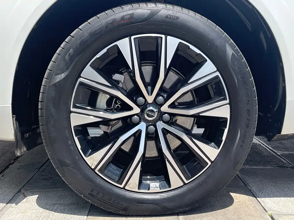 Volvo Volvo XC60 2022 B5 AWD Momentum Luxury Edition 2022 - thumbnail 18