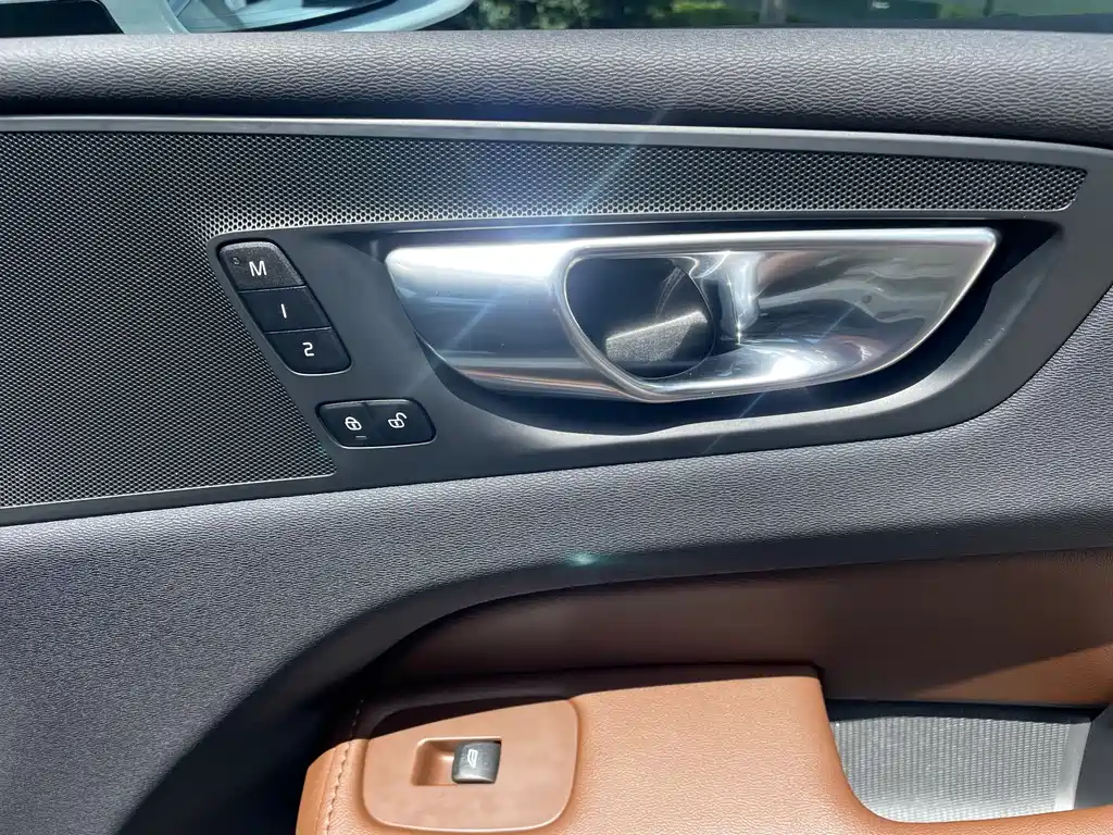 Volvo Volvo XC60 2022 B5 AWD Momentum Luxury Edition 2022 - thumbnail 20