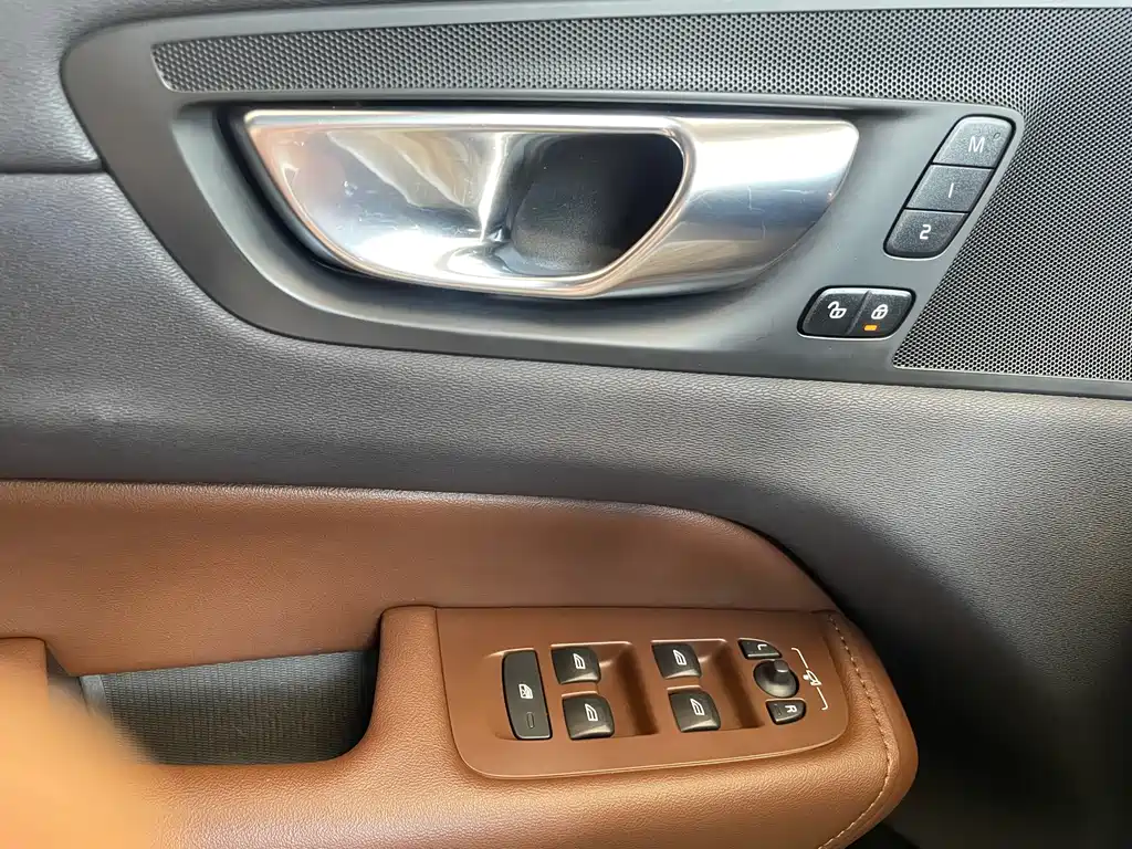 Volvo Volvo XC60 2022 B5 AWD Momentum Luxury Edition 2022 - thumbnail 27