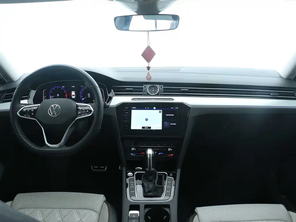 Volkswagen Magotan 2023 2 Million Units Anniversary Edition 330TSI DSG Luxury Model 2023 - thumbnail 5