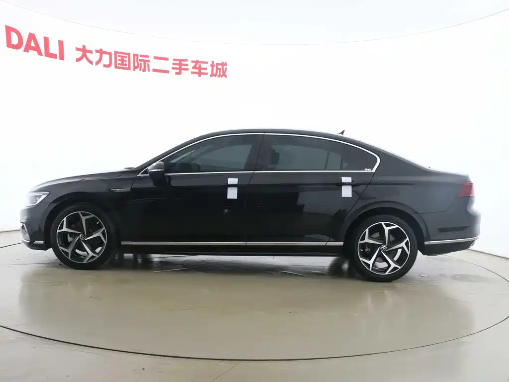 Volkswagen Magotan 2023 2 Million Units Anniversary Edition 330TSI DSG Luxury Model 2023 - thumbnail 11