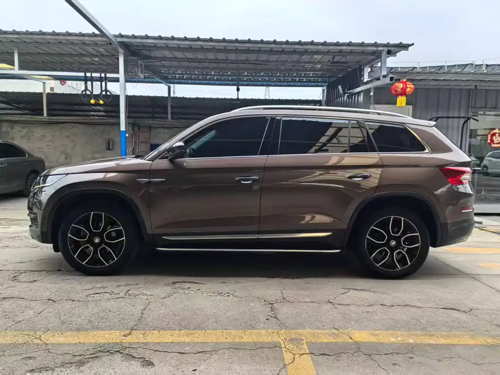 Skoda Kodiaq 2018 Facelift TSI330 7-seat 2WD Luxury Technology Edition 2018 - thumbnail 3