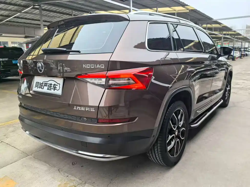 Skoda Kodiaq 2018 Facelift TSI330 7-seat 2WD Luxury Technology Edition 2018 - thumbnail 4