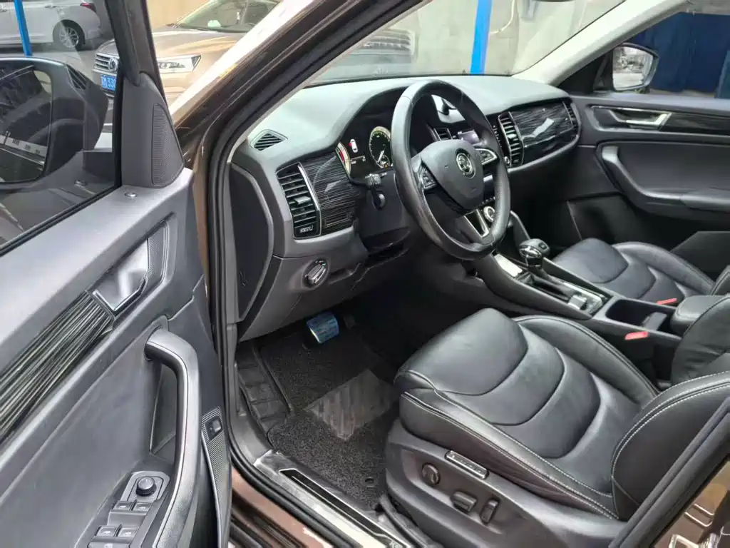 Skoda Kodiaq 2018 Facelift TSI330 7-seat 2WD Luxury Technology Edition 2018 - thumbnail 9
