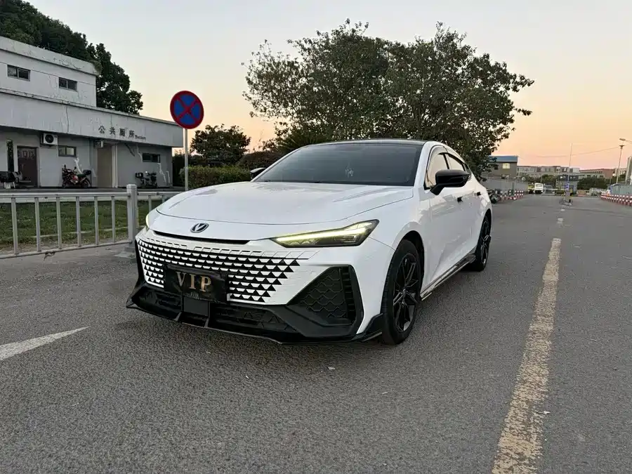 Changan Changan UNI-V 2023 2.0T Sharp Edition 2023