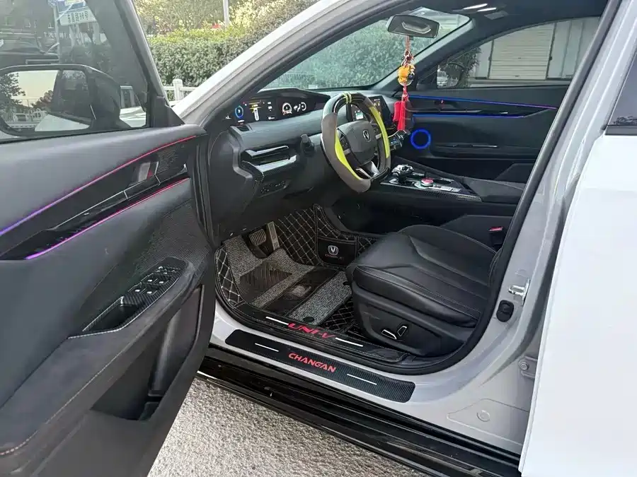 Changan Changan UNI-V 2023 2.0T Sharp Edition 2023 - thumbnail 7