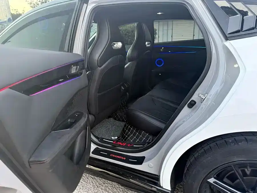 Changan Changan UNI-V 2023 2.0T Sharp Edition 2023 - thumbnail 8