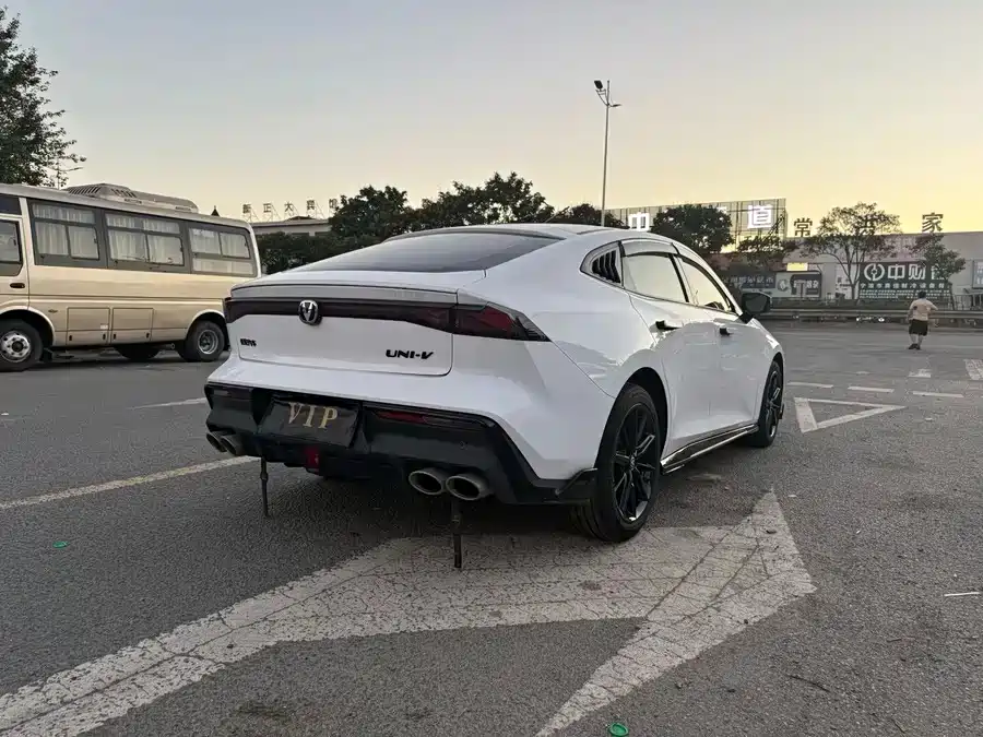 Changan Changan UNI-V 2023 2.0T Sharp Edition 2023 - thumbnail 14
