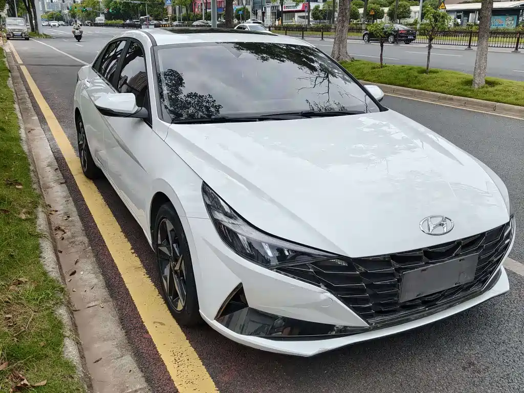Hyundai Hyundai Elantra 2023 1.5L CVT GLS Premium Edition 2023 - thumbnail 3