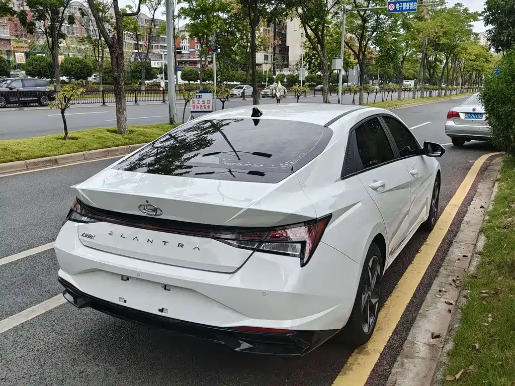 Hyundai Hyundai Elantra 2023 1.5L CVT GLS Premium Edition 2023 - thumbnail 7