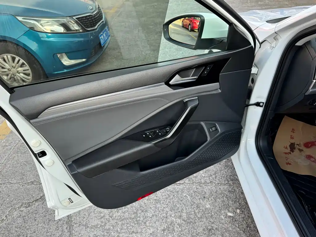 Volkswagen Volkswagen Sagitar 2019 280TSI DSG Comfort Model VI 2019 - thumbnail 13