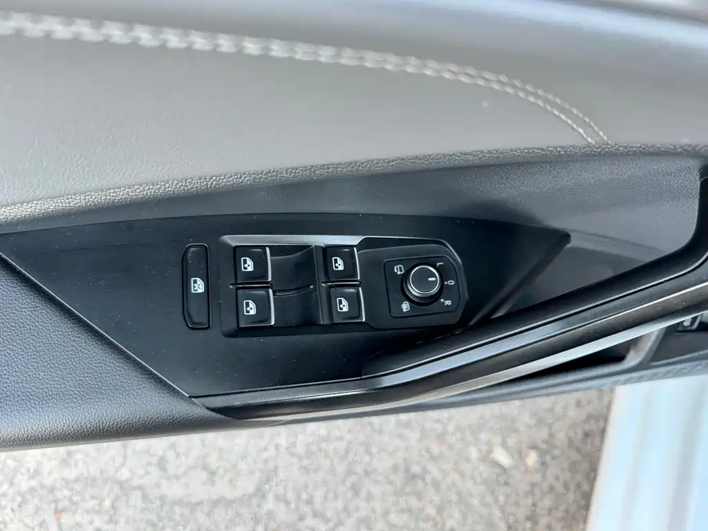 Volkswagen Volkswagen Sagitar 2019 280TSI DSG Comfort Model VI 2019 - thumbnail 14