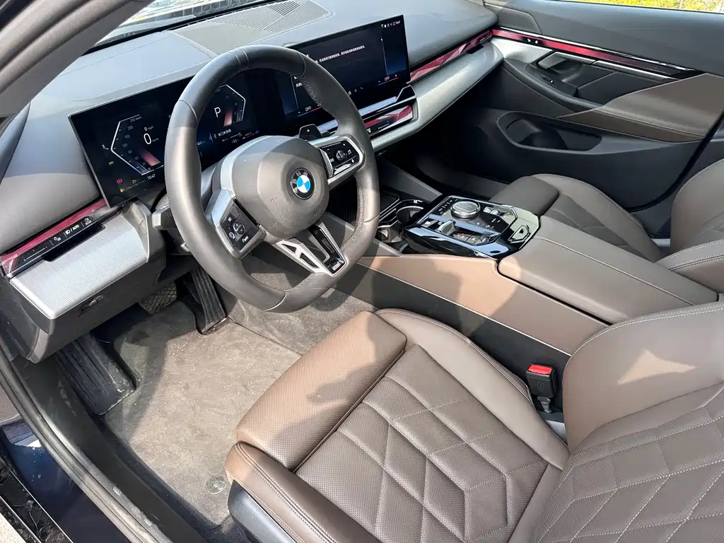 BMW BMW 5 Series Import 2024 Model 525i M Sport Package 2025 - thumbnail 4
