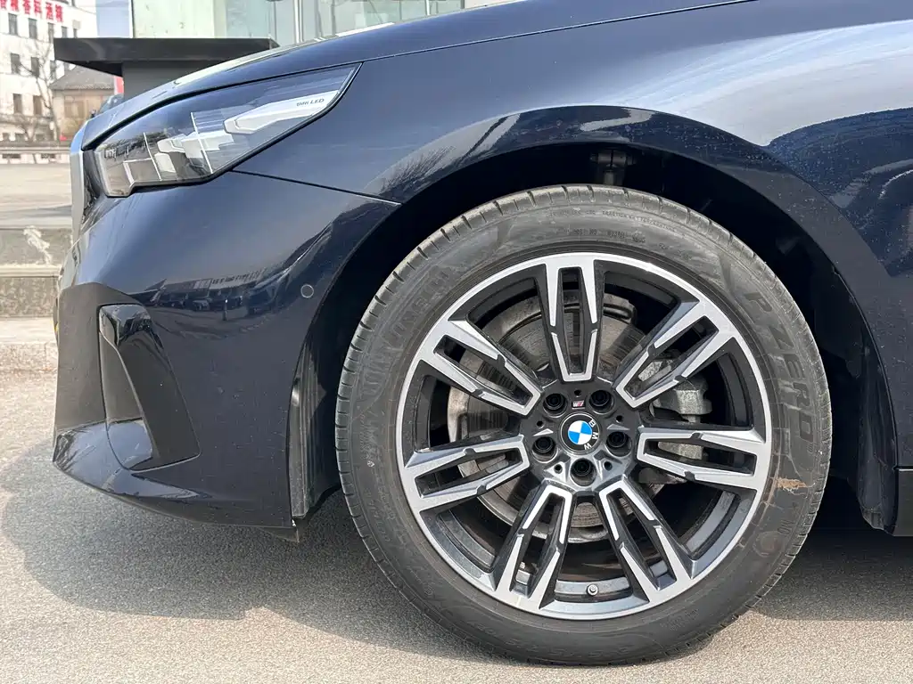 BMW BMW 5 Series Import 2024 Model 525i M Sport Package 2025 - thumbnail 10
