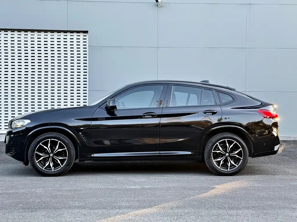 BMW BMW X4 2022 xDrive 25i M Sport Package 2022 - thumbnail 4
