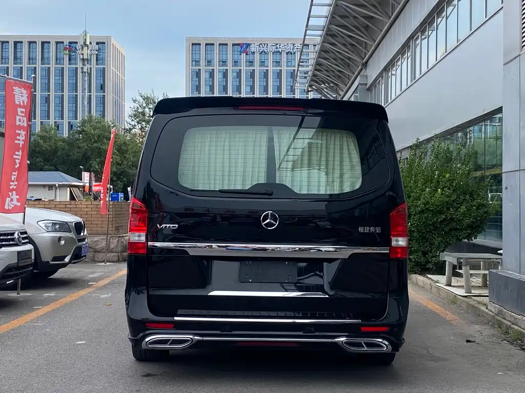 Mercedes-Benz Vito 2024 2.0T Elite 7-seater 2024 - thumbnail 2