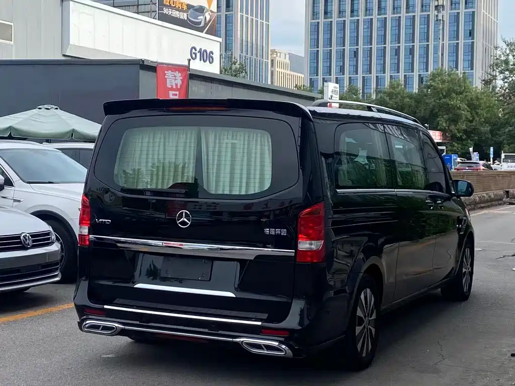 Mercedes-Benz Vito 2024 2.0T Elite 7-seater 2024 - thumbnail 4