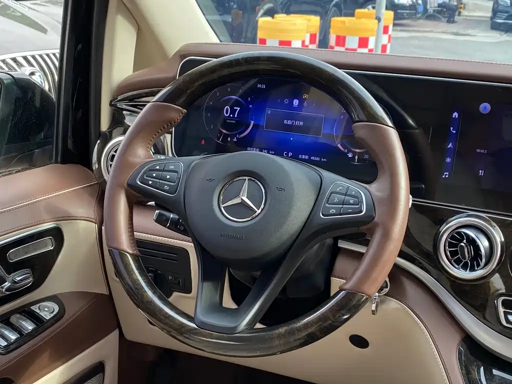 Mercedes-Benz Vito 2024 2.0T Elite 7-seater 2024 - thumbnail 5