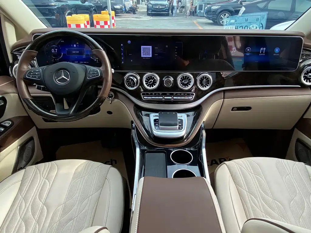 Mercedes-Benz Vito 2024 2.0T Elite 7-seater 2024 - thumbnail 6