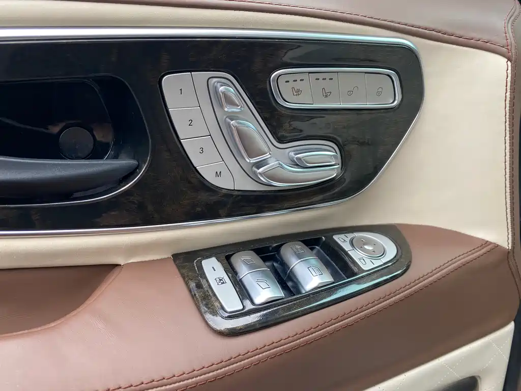 Mercedes-Benz Vito 2024 2.0T Elite 7-seater 2024 - thumbnail 14