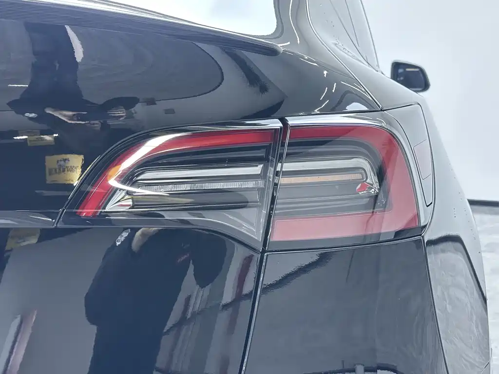 Tesla Model Y 2022 Performance AWD 2023 - thumbnail 12
