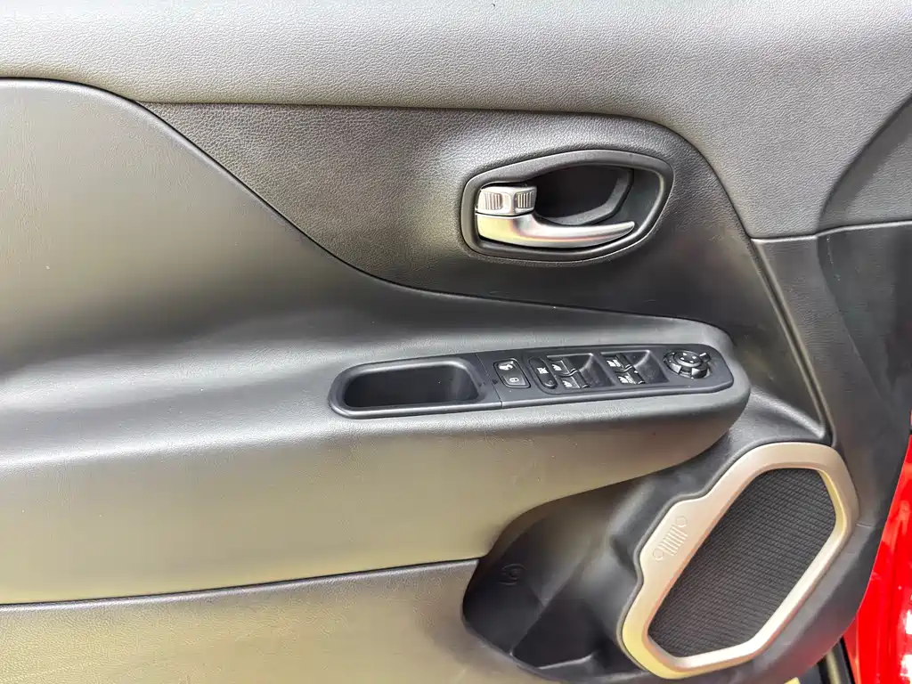 Jeep Jeep Renegade 2016 1.4T Automatic Intelligent Edition 2017 - thumbnail 9