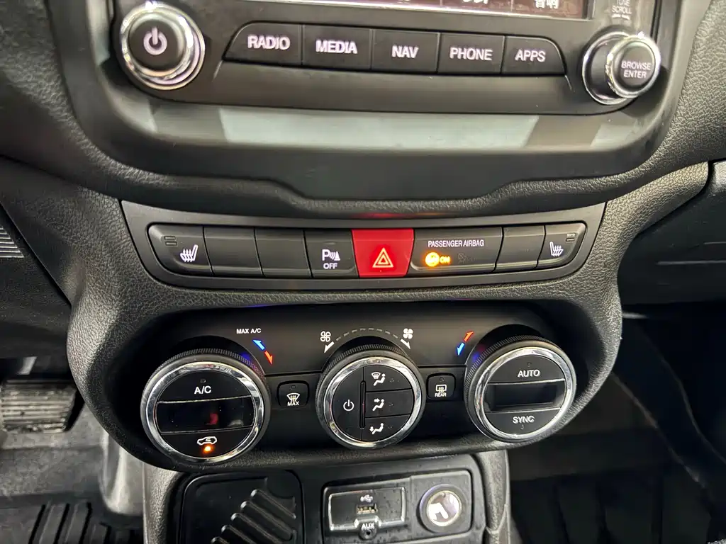 Jeep Jeep Renegade 2016 1.4T Automatic Intelligent Edition 2017 - thumbnail 21