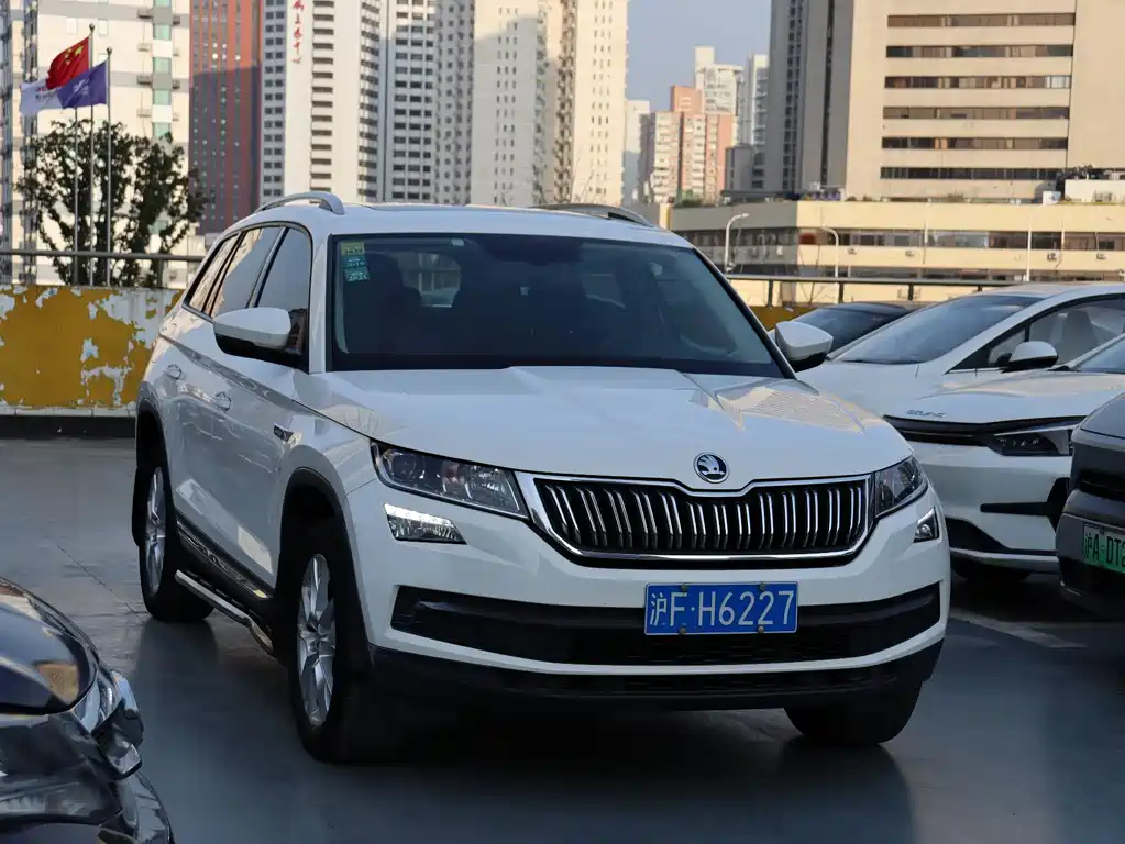 Skoda Kodiaq 2017 TSI330 5-seat 2WD Luxury Edition 2017 - thumbnail 3