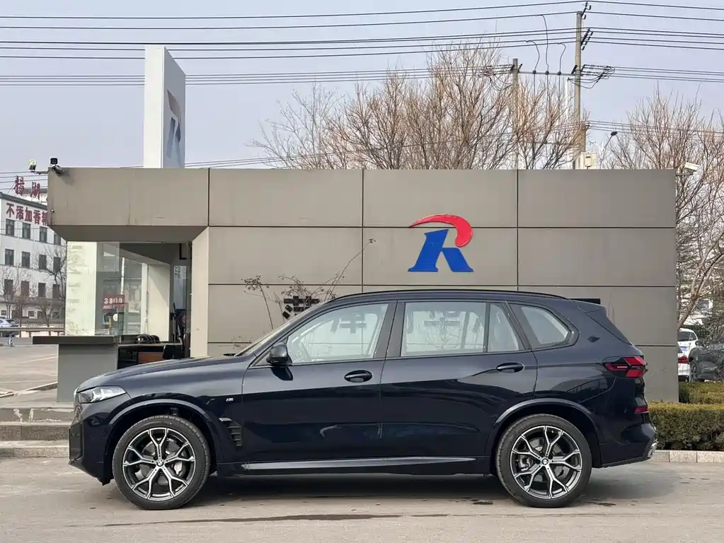 BMW BMW X5 2025 xDrive 30Li M Sport Shadow Night Package 2026 - thumbnail 3